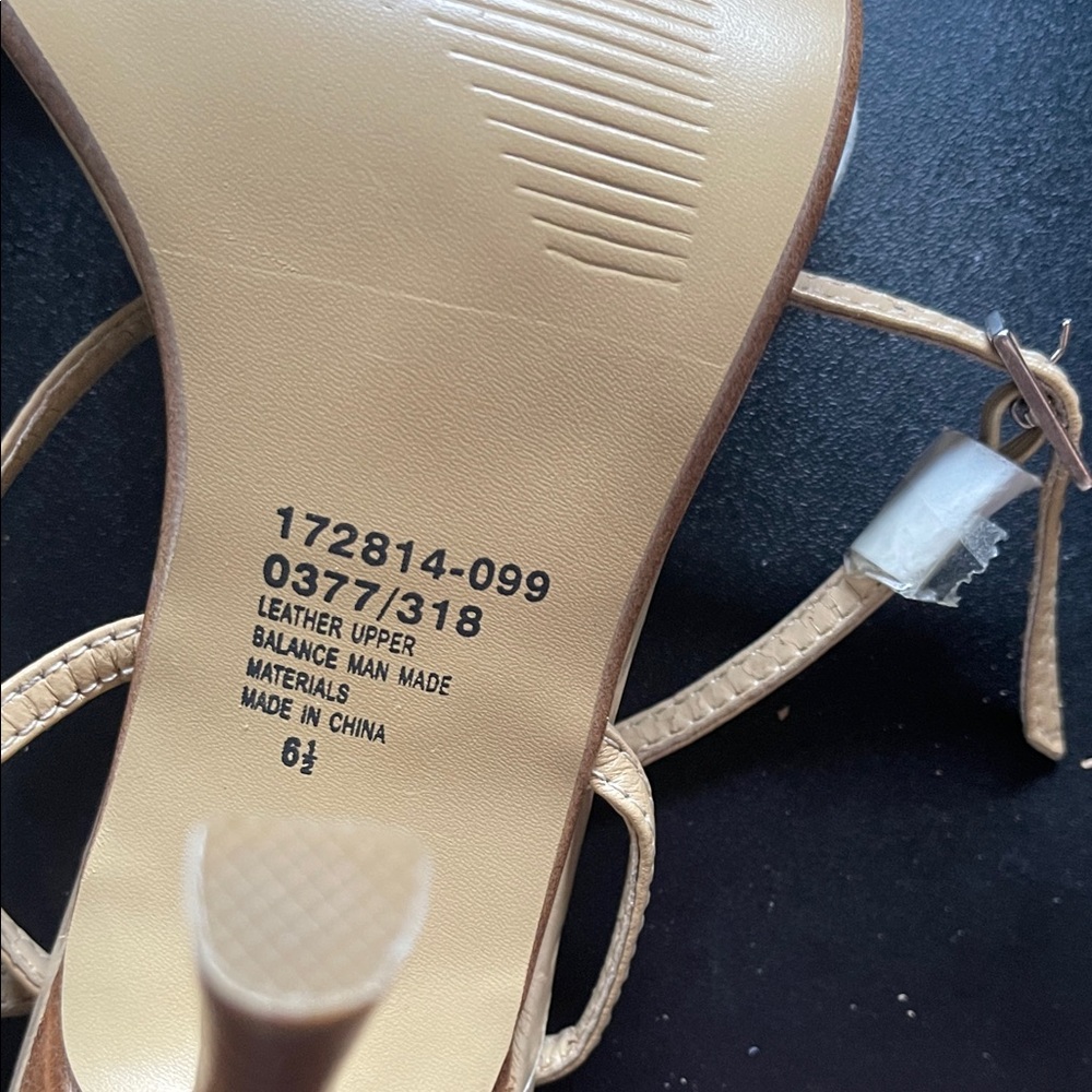 Colin Stuart Tan Heels with Floral Embellishments - Picture 4 of 7